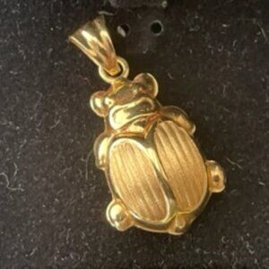 Vintage18K yellow gold Scarabab beetle pendant